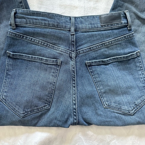 Express Super High Rise Straight Jeans sz 2 - Picture 3 of 4